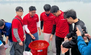 Y4C lan tỏa lối sống xanh từ phong tục thả cá ngày Tết Ông Công Ông Táo