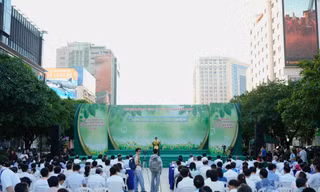 Vinamilk đồng hành cùng ngành y tế TP.HCM chăm sóc sức khỏe cộng đồng 