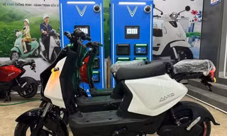 'Em út' Amio của gia đình xe máy điện VinFast: Ngoại hình cá tính, an toàn vượt trội