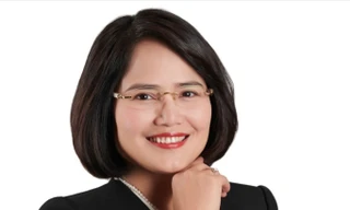 Phó Tổng Giám đốc BIDV Nguyễn Thị Quỳnh Giao nhận giải thưởng 'Nữ đoàn viên công đoàn năng động, sáng tạo, trách nhiệm'