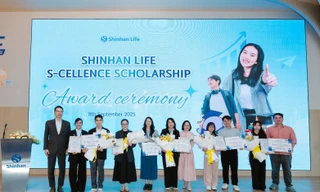 Shinhan Life Việt Nam trao học bổng Shinhan Life S-Cellence 2025 cho sinh viên