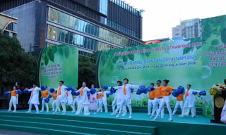 Chăm sóc sức khỏe từ sớm, từ gần: Khi 'túi y tế thông minh' bước vào đời sống