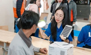 Panasonic Việt Nam trao tặng 510 đèn năng lượng mặt trời xã biên giới tỉnh Quảng Trị