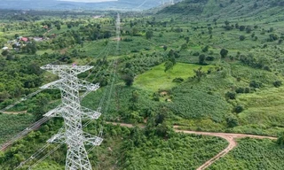 Thấy gì từ việc T&T Group của bầu Hiển thần tốc hoàn thành đường truyền tải điện từ Lào về Việt Nam?