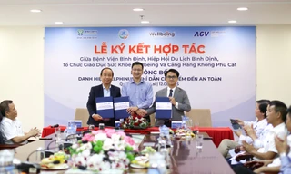 Những cái bắt tay vì cộng đồng