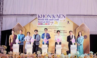 Áo dài Việt Nam tại Lễ hội tơ lụa quốc tế Thái Lan 2025