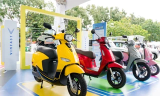 Chủ xe máy điện 'sốc' với chế độ hậu mãi có '1-0-2' của VinFast