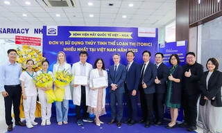 Mắt Việt – Nga nhận giải Phẫu thuật Thủy tinh thể cao cấp TECNIS nhiều nhất Việt Nam