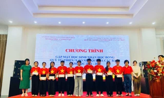 Trao học bổng ‘Lão Nhà Quê và Các bạn’ tới học sinh nghèo Điện Biên