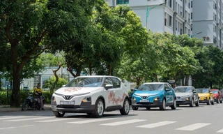 Giá xăng biến động, ô tô điện trở thành lời giải tiết kiệm cho khách Việt