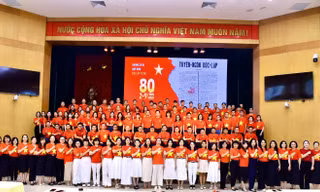 Phường Hoàn Kiếm sinh hoạt chính trị thông qua bộ phim 'Mưa đỏ' – Hiểu và trân trọng hơn giá trị của hoà bình
