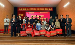 Ấm áp ngày cuối năm, Toyota trao quà Tết cho gia đình chính sách và có hoàn cảnh đặc biệt tại Phú Thọ 