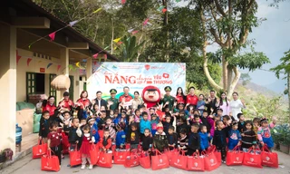 Chuyến xe giao hàng đặc biệt mang Tết sớm đến học sinh vùng cao Lào Cai – Tuyên Quang