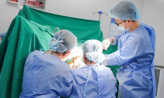 Bệnh nhân 69 tuổi thoát khỏi sa sinh dục phức tạp sau ca phẫu thuật tại Vinmec Cần Thơ