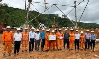 Tổng giám đốc EVN động viên người lao động EVNNPT thi công đường dây 500kV Lào Cai – Vĩnh Yên