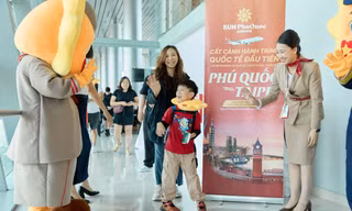 Hơn 200 khách Đài Loan (Trung Quốc) bay thẳng đến Phú Quốc trên chuyến bay quốc tế đầu tiên của Sun PhuQuoc Airways