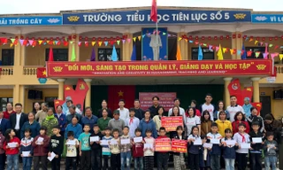 AIA Việt Nam sẻ chia cùng người dân vùng bị ảnh hưởng bão, lũ