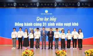 HUTECH tổ chức Lễ tri ân thầy cô và chương trình giao lưu doanh nhân 