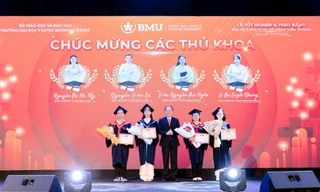 Trường Đại học Y Dược Buôn Ma Thuột trao bằng tốt nghiệp cho 351 tân bác sĩ, dược sĩ, điều dưỡng 