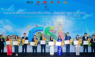 Vinamilk bứt phá ESG với danh hiệu 'Ngôi sao CSI' và loạt giải thưởng danh giá 2025