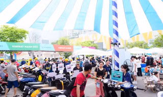Rộn ràng đổi xe xăng lấy xe máy điện ở Hà Nội