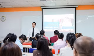 Sức hút đào tạo thạc sĩ thực chiến gắn với xu thế chuyển đổi số của UEF