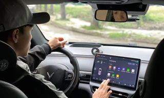 Chọn VinFast VF 6 làm xe đầu đời, chủ xe chia sẻ: Dùng gia đình yên tâm, làm dịch vụ cũng hời