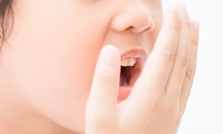Trẻ bị hôi miệng dù đã đánh răng – Nguyên nhân và cách xử lý hiệu quả từ chuyên gia