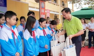 Chubb Life Việt Nam hỗ trợ học sinh Thái Nguyên sau mưa bão