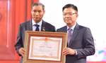 Huấn luyện viên Mai Đức Chung được trao tặng danh hiệu Anh hùng Lao động