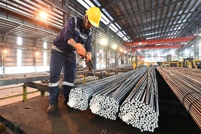 Doanh nghiệp 'đứng ngồi không yên' vì giá thép 'nhảy múa' theo xăng dầu 