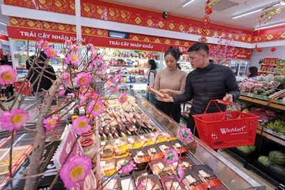 Thị trường ngày 28 Tết sôi động, khách đến siêu thị tăng 100%