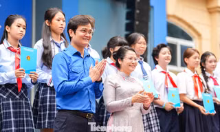 Những món quà đặc biệt trong ngày khai giảng của học sinh ba miền