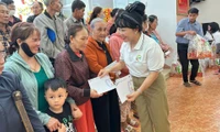 Trao 160 suất quà Tết cho người dân xã vùng lũ Đắk Lắk