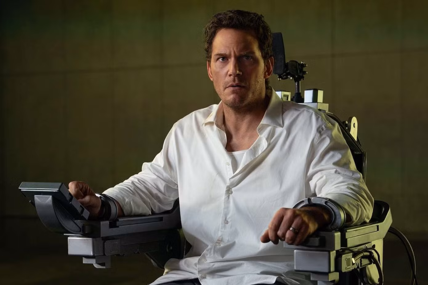 mercy-chris-pratt-only-in-cinemas-january-23.jpg