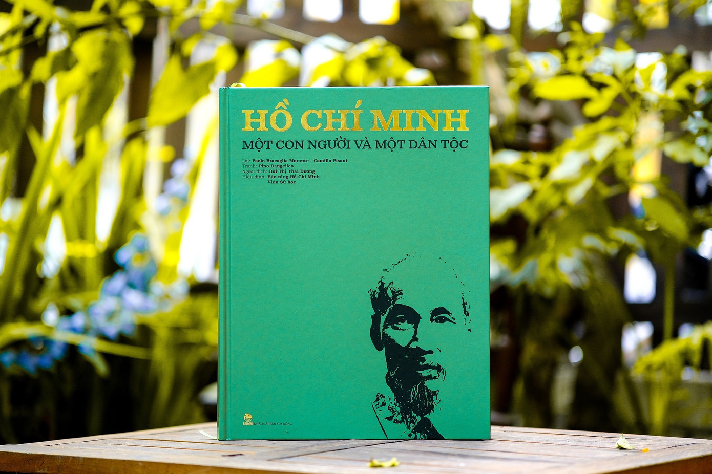 1-ho-chi-minh-mot-con-nguoi-va-mot-dan-toc.jpg