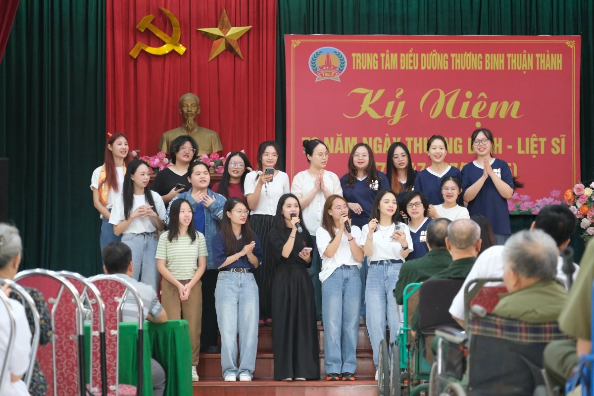 fan-bui-cong-nam-3.jpg