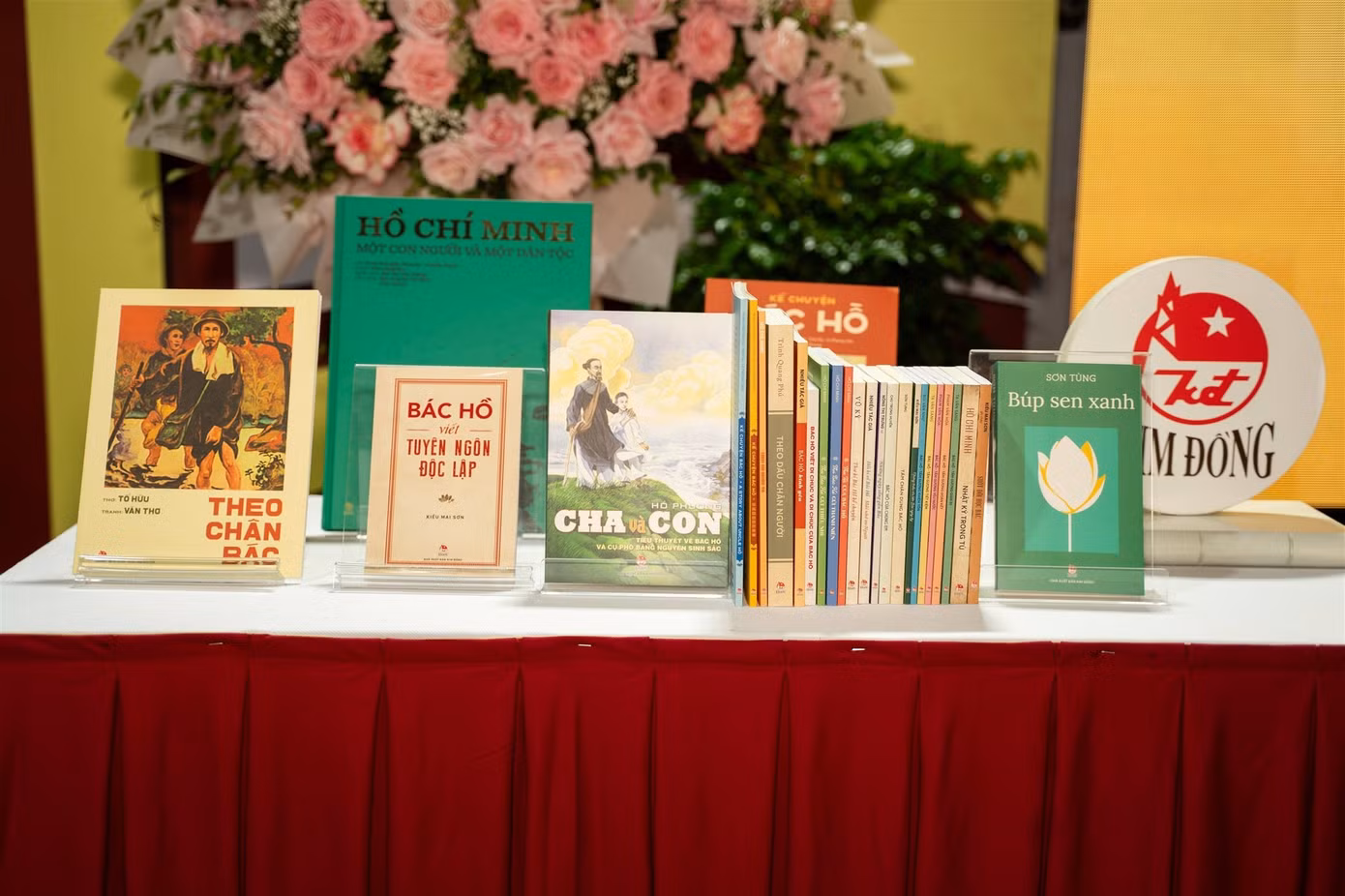 anh-4-toa-dam-bac-ho-tam-guong-hoc-tap-suot-doi-8.jpg