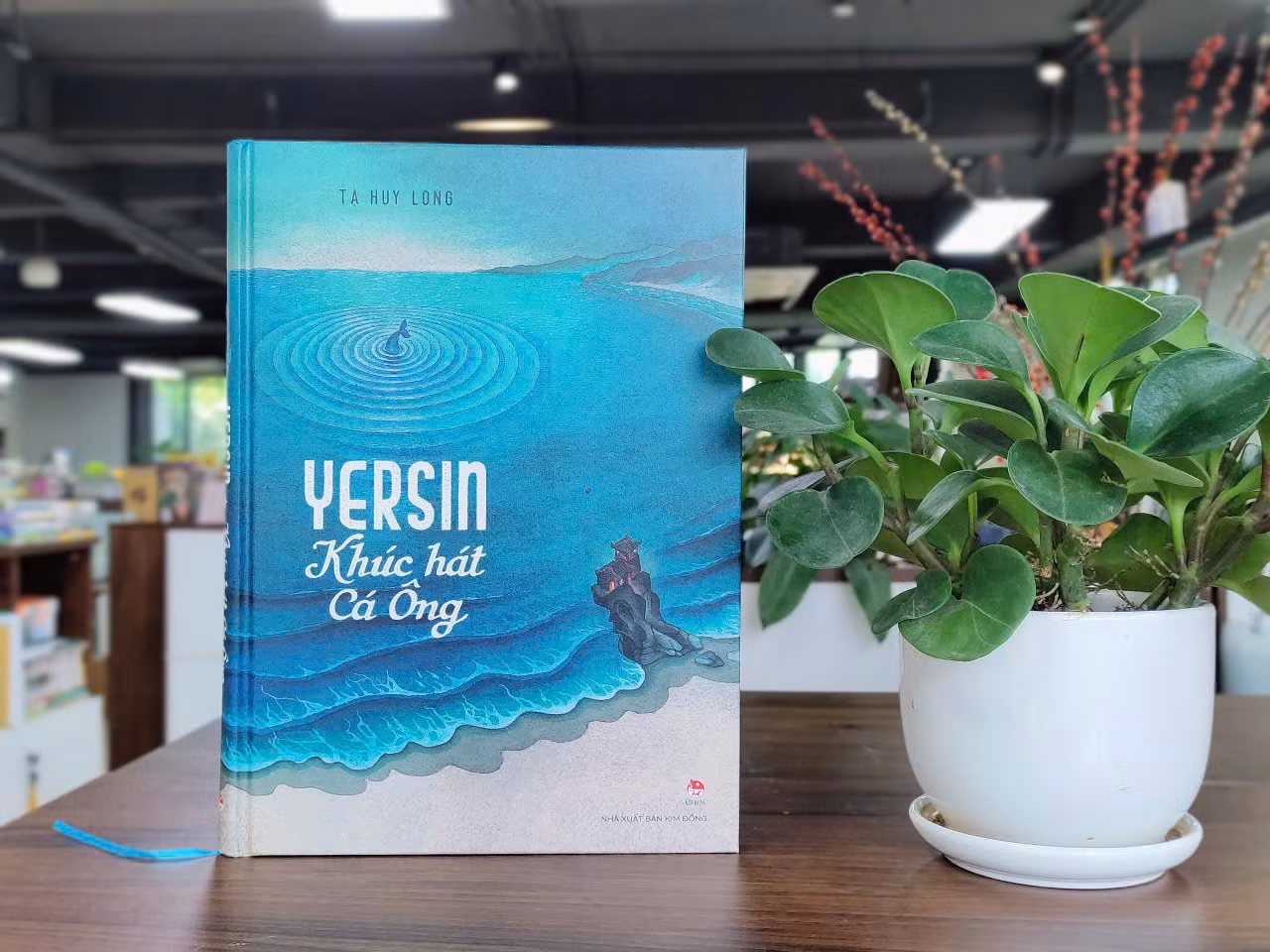 anh-5-yersin-khuc-hat-ca-ong.jpg