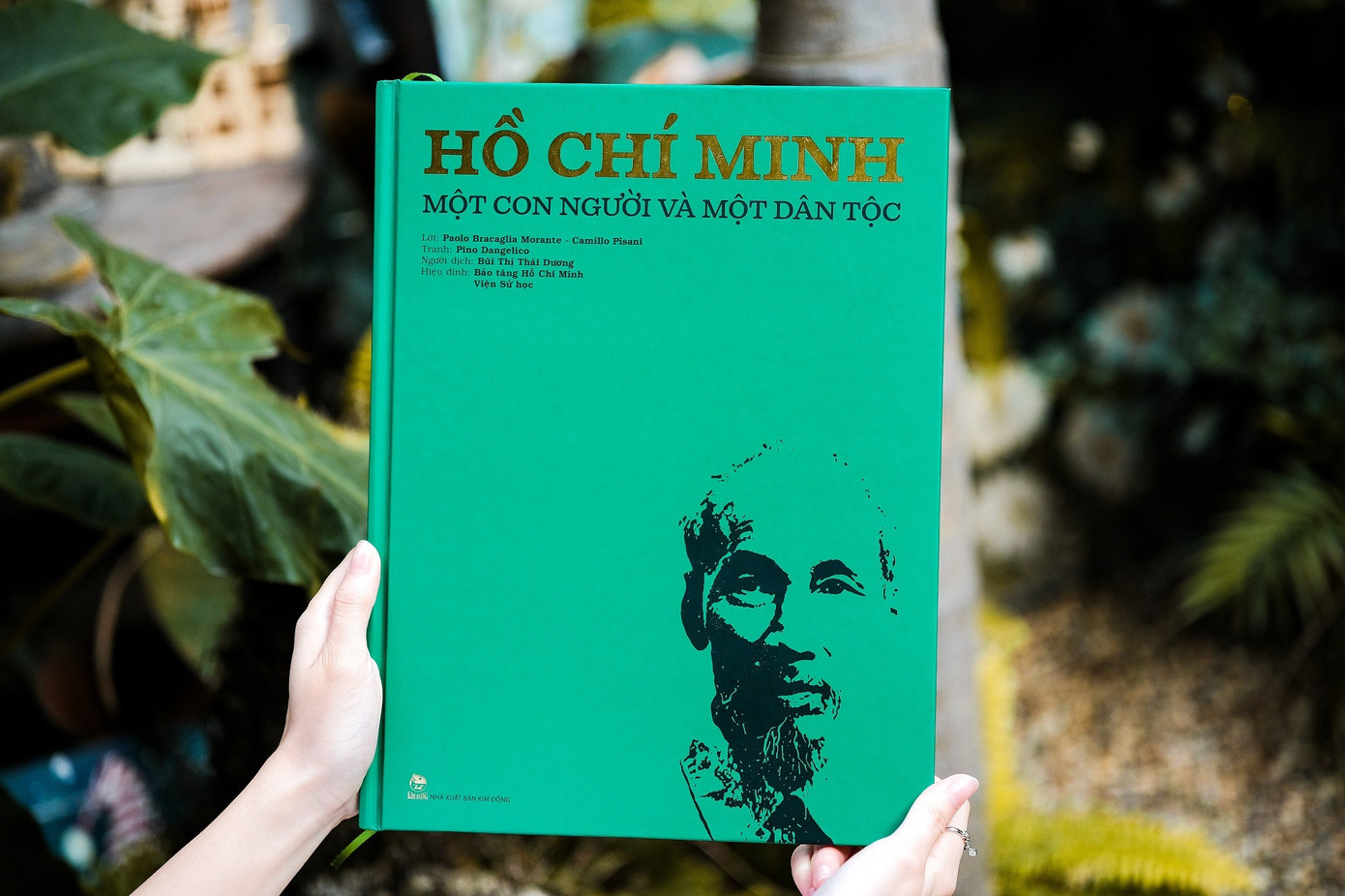 ho-chi-minh-mot-con-nguoi-va-mot-dan-toc.jpg
