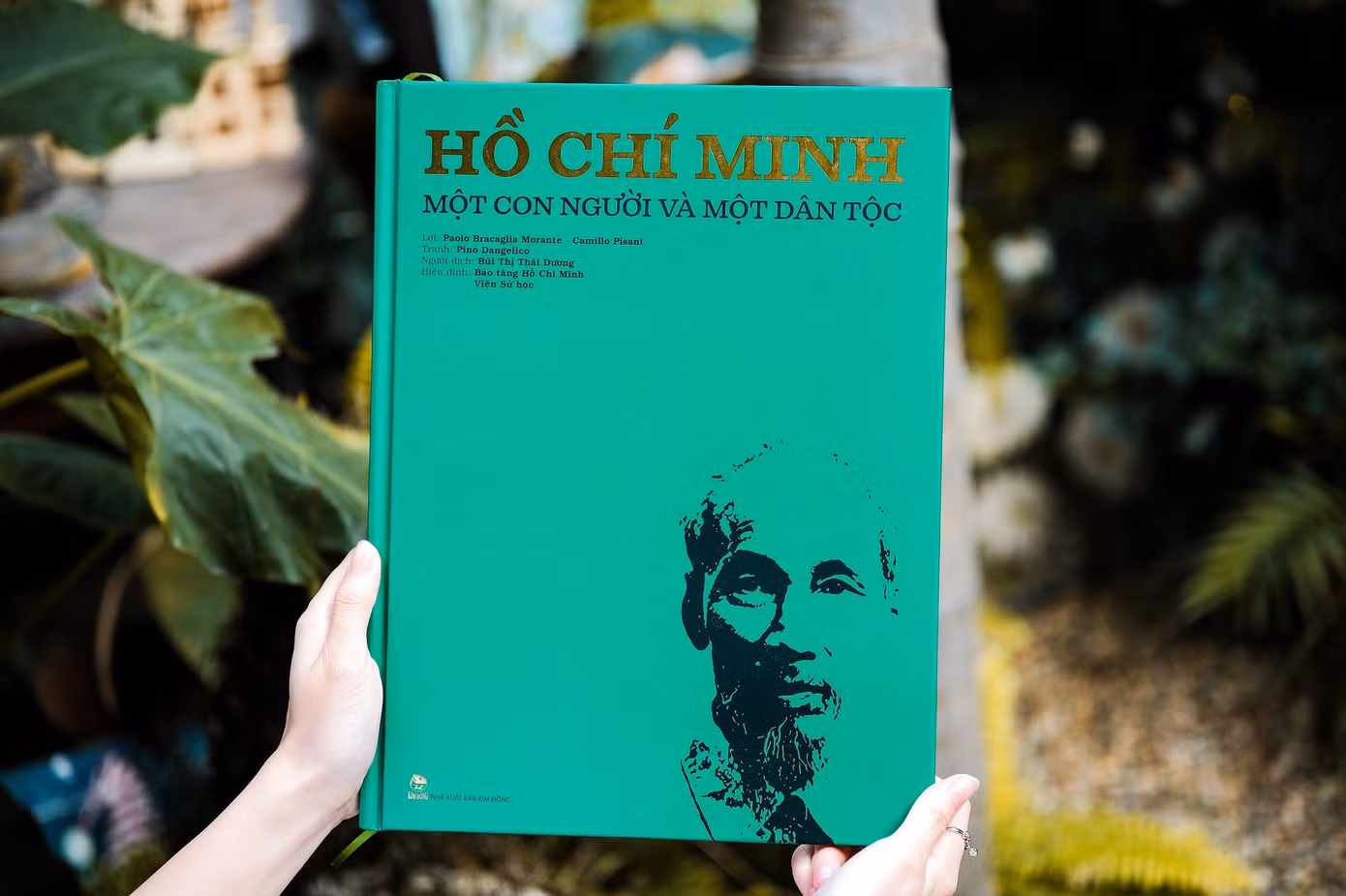 ho-chi-minh-mot-con-nguoi-va-mot-dan-toc.jpg