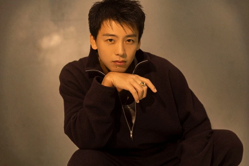 Nam diễn viên Ryoma Takeuchi gây xôn xao với ảnh gia đình và phim mới Silent Truth