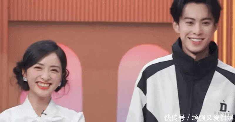 'Thao túng' bởi điệu nhảy tay của Vương Hạc Đệ và Thẩm Nguyệt