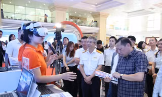 Chuyển đổi số lấy người nộp thuế làm trung tâm phục vụ