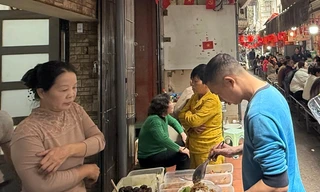 Bữa ăn quen thuộc bỗng đắt hơn: Câu chuyện phía sau giá cả