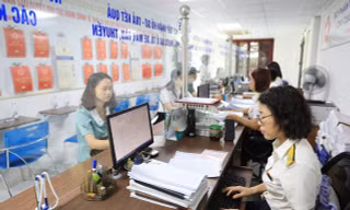 'Chấm điểm' cán bộ thuế, hỏi thẳng: Người dân có phải 'bôi trơn'? 