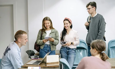 "Vì nó khó, nên bạn còn phần": Truyền động lực cho các bạn trẻ đi học, đi làm