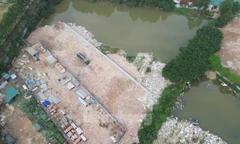 Thành ủy Hà Nội yêu cầu xử lý tình trạng đổ trộm trạc thải xây dựng, san lấp ao hồ