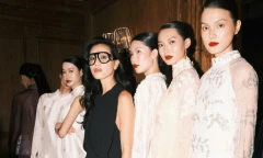 Áo dài ren, xuyên thấu nhưng không phá vỡ truyền thống