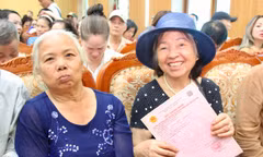 200 hộ dân di dời làm cầu Trần Hưng Đạo và cầu Tứ Liên nhận 'sổ đỏ' nơi ở mới